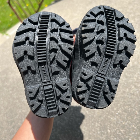 Sorel Winter Boots - Infant Size 4 - Picture 8 of 9